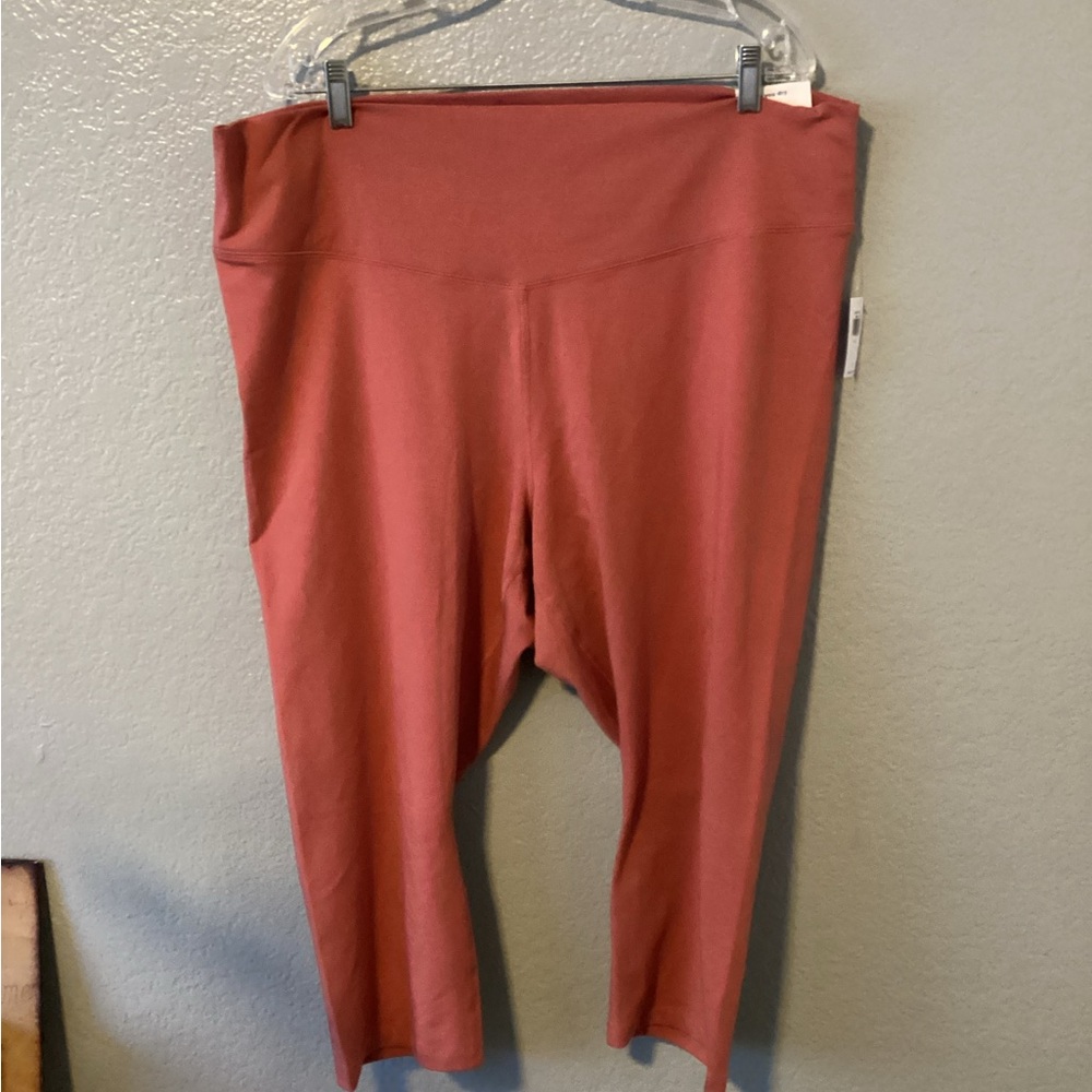 Old Navy High-Waisted  Crop Leggings. NWT
